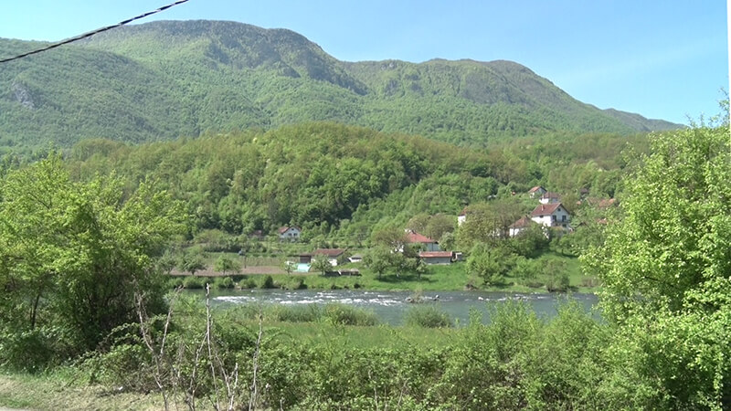 Pogled preko reke Lim na Republiku Srpsku