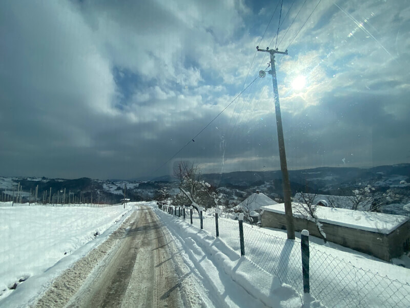 Uska ulica ciscenje snega