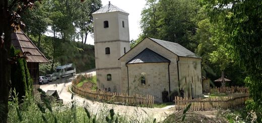 Crkva Svetih apostola u Dobrinji