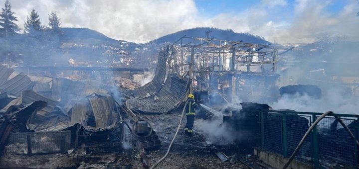 Požar u fabrici u Turici