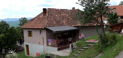 Oštećena kuća u klizištu