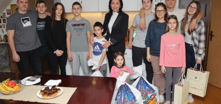 Poseta 11 članoj porodici u Kremnima